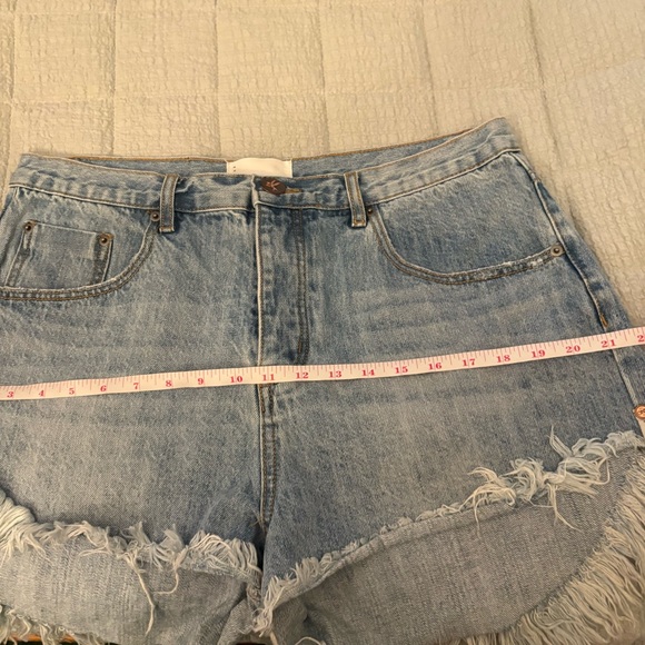 One Teaspoon Outlaws Raw Edge Jean Shorts 32 - Picture 9 of 10